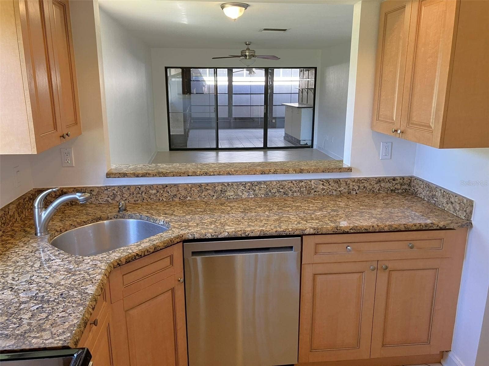 2460 LAURELWOOD DRIVE, #E, Clearwater, FL 33763 2460 LAURELWOOD DRIVE, #E, Clearwater, FL 33763