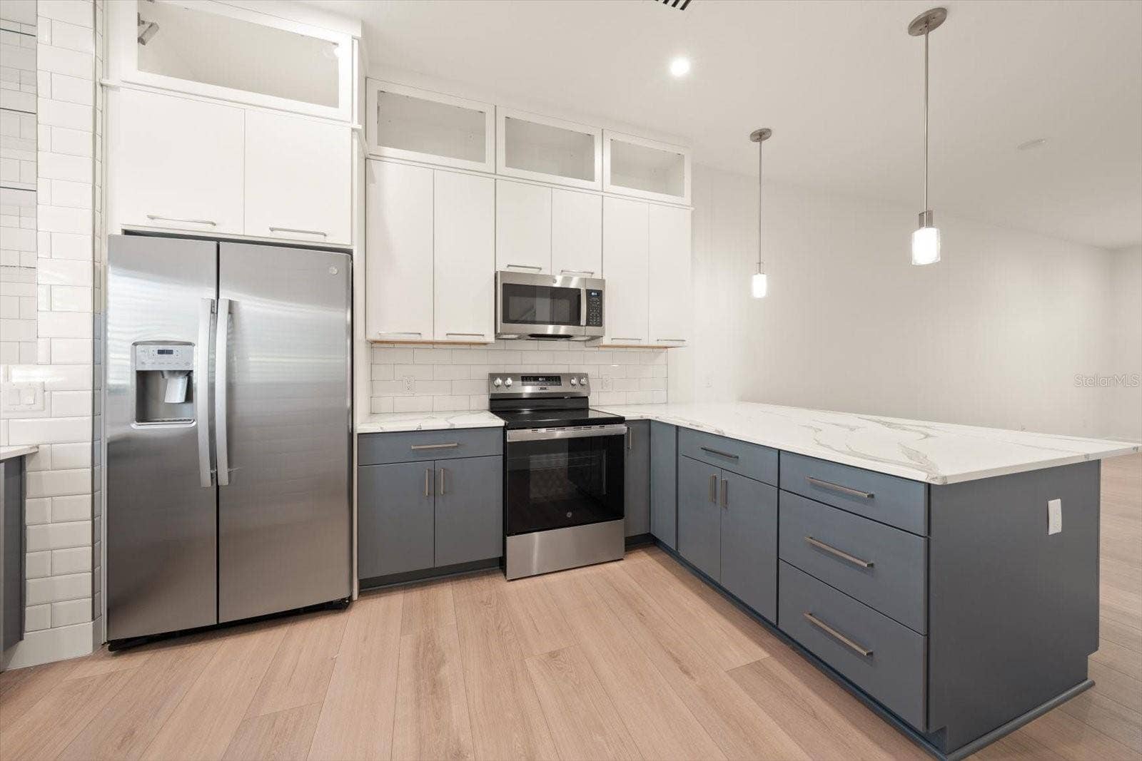 295 7TH STREET S, St Petersburg, FL 33701 295 7TH STREET S, St Petersburg, FL 33701