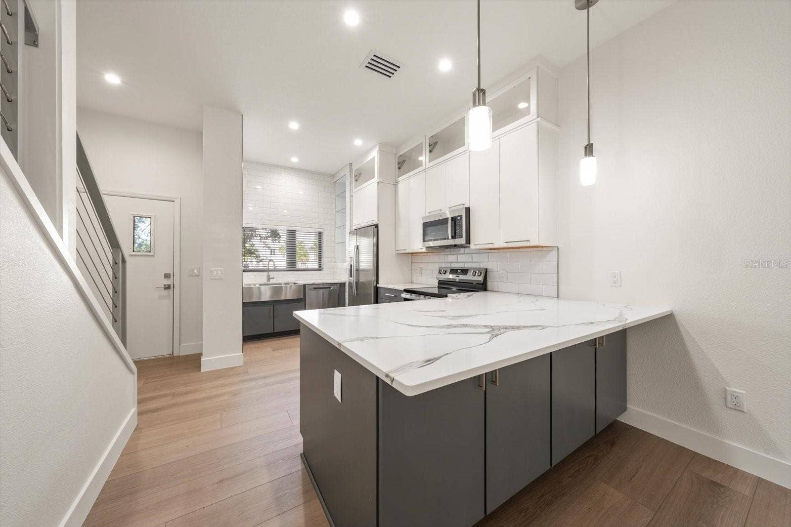 295 7TH STREET S, St Petersburg, FL 33701 295 7TH STREET S, St Petersburg, FL 33701