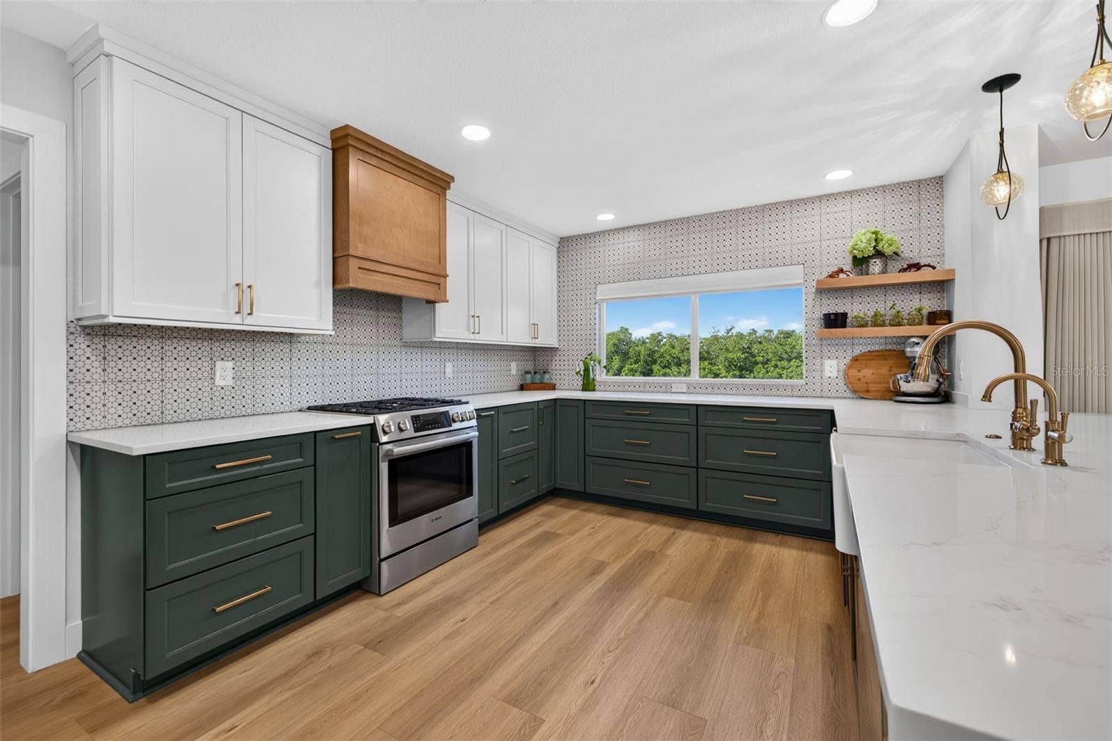 4606 BAY CREST DRIVE, Tampa, FL 33615 4606 BAY CREST DRIVE, Tampa, FL 33615