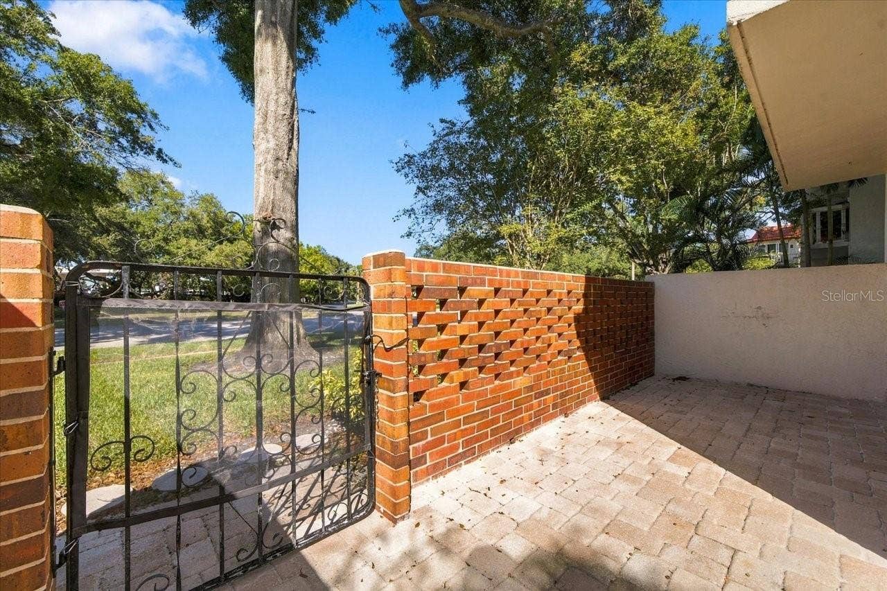 1001 PEARCE DRIVE, #111, Clearwater, FL 33764 1001 PEARCE DRIVE, #111, Clearwater, FL 33764
