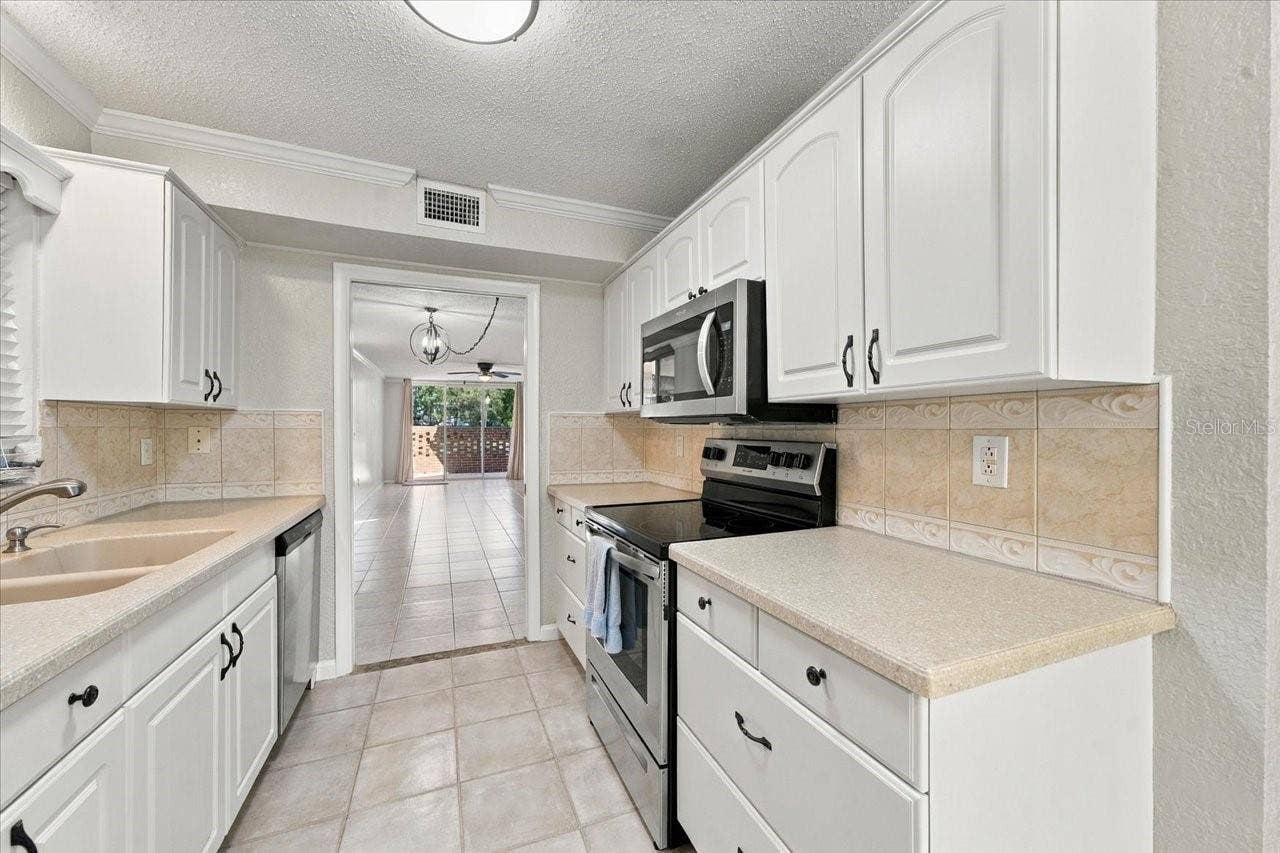1001 PEARCE DRIVE, #111, Clearwater, FL 33764 1001 PEARCE DRIVE, #111, Clearwater, FL 33764