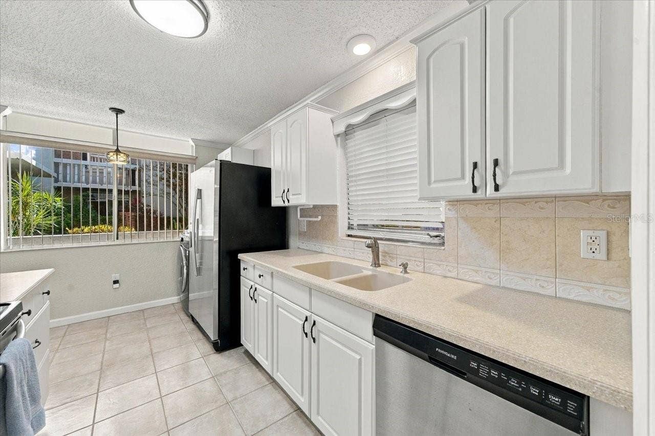 1001 PEARCE DRIVE, #111, Clearwater, FL 33764 1001 PEARCE DRIVE, #111, Clearwater, FL 33764