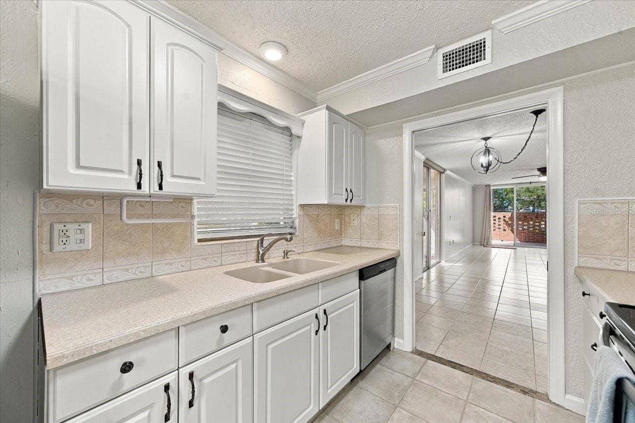 1001 PEARCE DRIVE, #111, Clearwater, FL 33764 1001 PEARCE DRIVE, #111, Clearwater, FL 33764