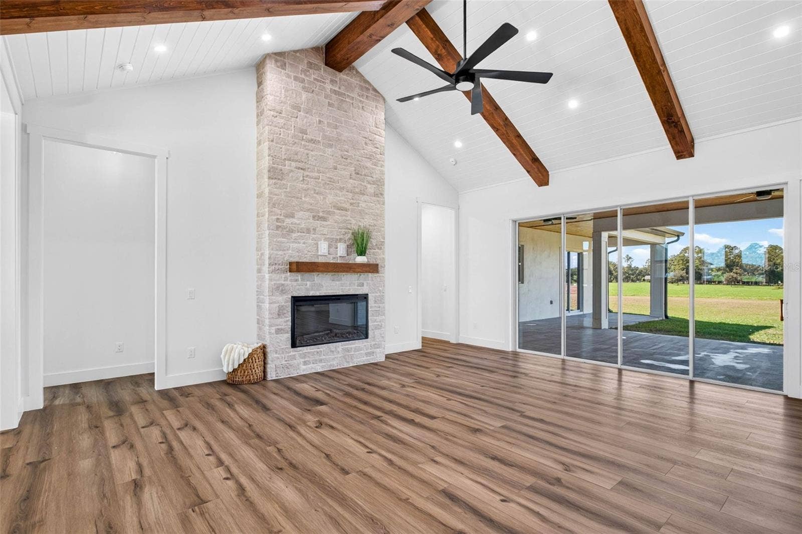 14927 CRIMSON OAKS TRAIL, Dade City, FL 33525 14927 CRIMSON OAKS TRAIL, Dade City, FL 33525