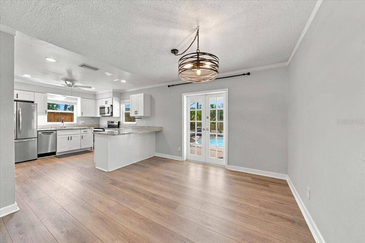 5220 90TH TERRACE N, Pinellas Park, FL 33782 Dining and kitchen area