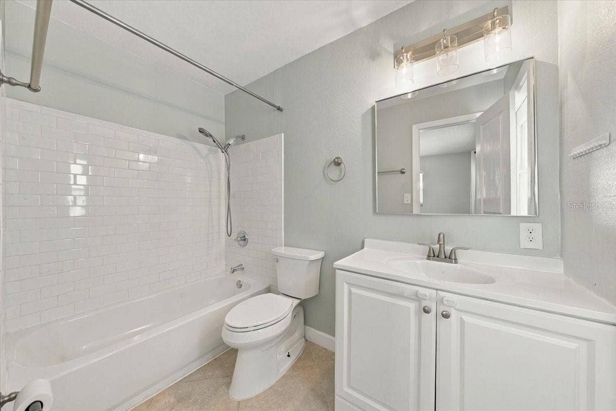 5220 90TH TERRACE N, Pinellas Park, FL 33782 En suite bathroom