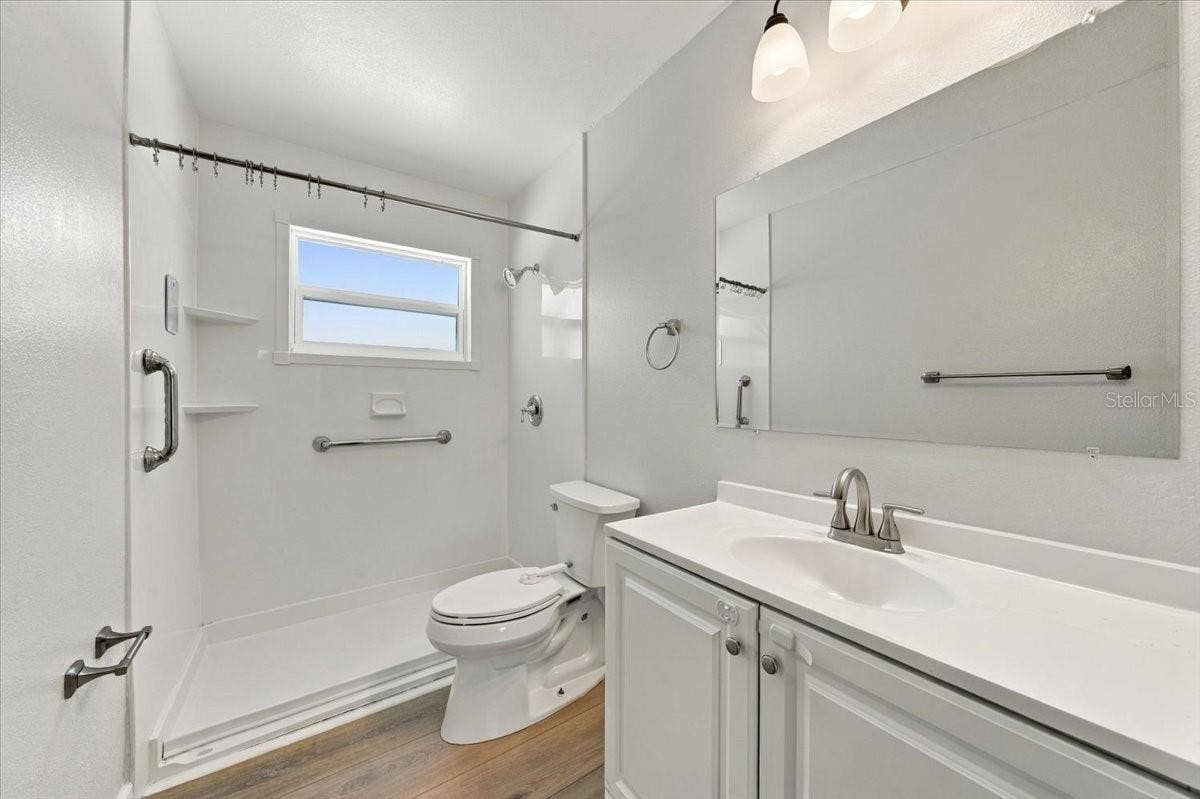 5220 90TH TERRACE N, Pinellas Park, FL 33782 Guest bathroom