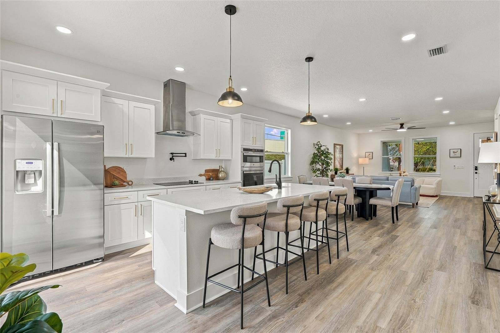 801 E GIDDENS AVENUE, Tampa, FL 33603