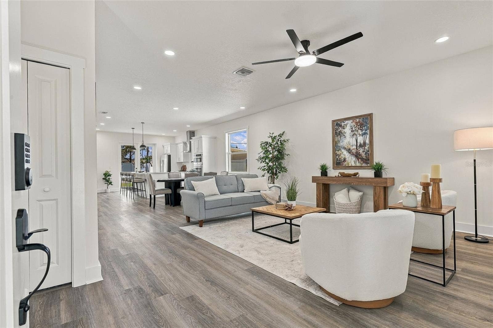 801 E GIDDENS AVENUE, Tampa, FL 33603
