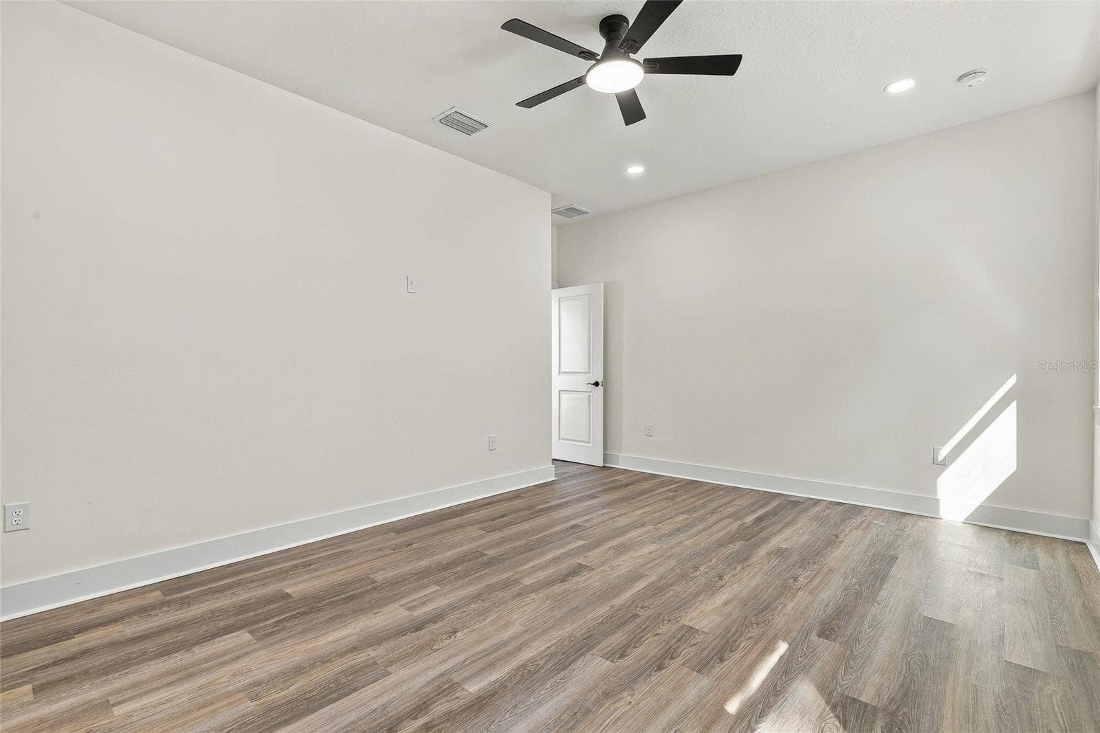 801 E GIDDENS AVENUE, Tampa, FL 33603