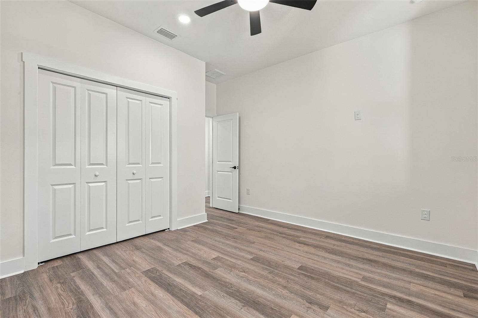 801 E GIDDENS AVENUE, Tampa, FL 33603