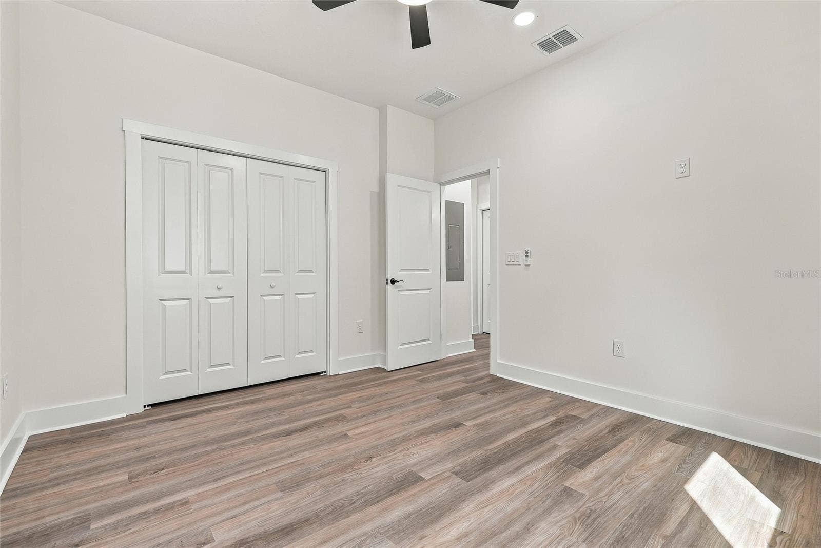 801 E GIDDENS AVENUE, Tampa, FL 33603