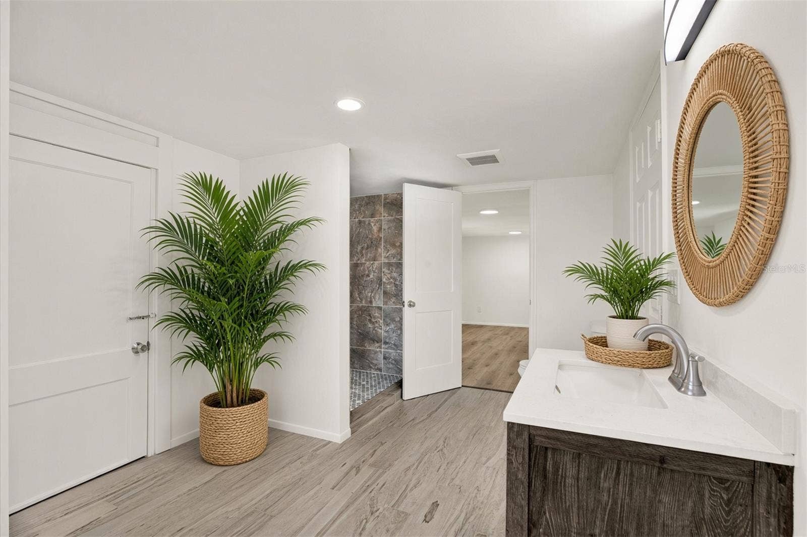 6237 NEW YORK STREET, Zephyrhills, FL 33542 6237 NEW YORK STREET, Zephyrhills, FL 33542