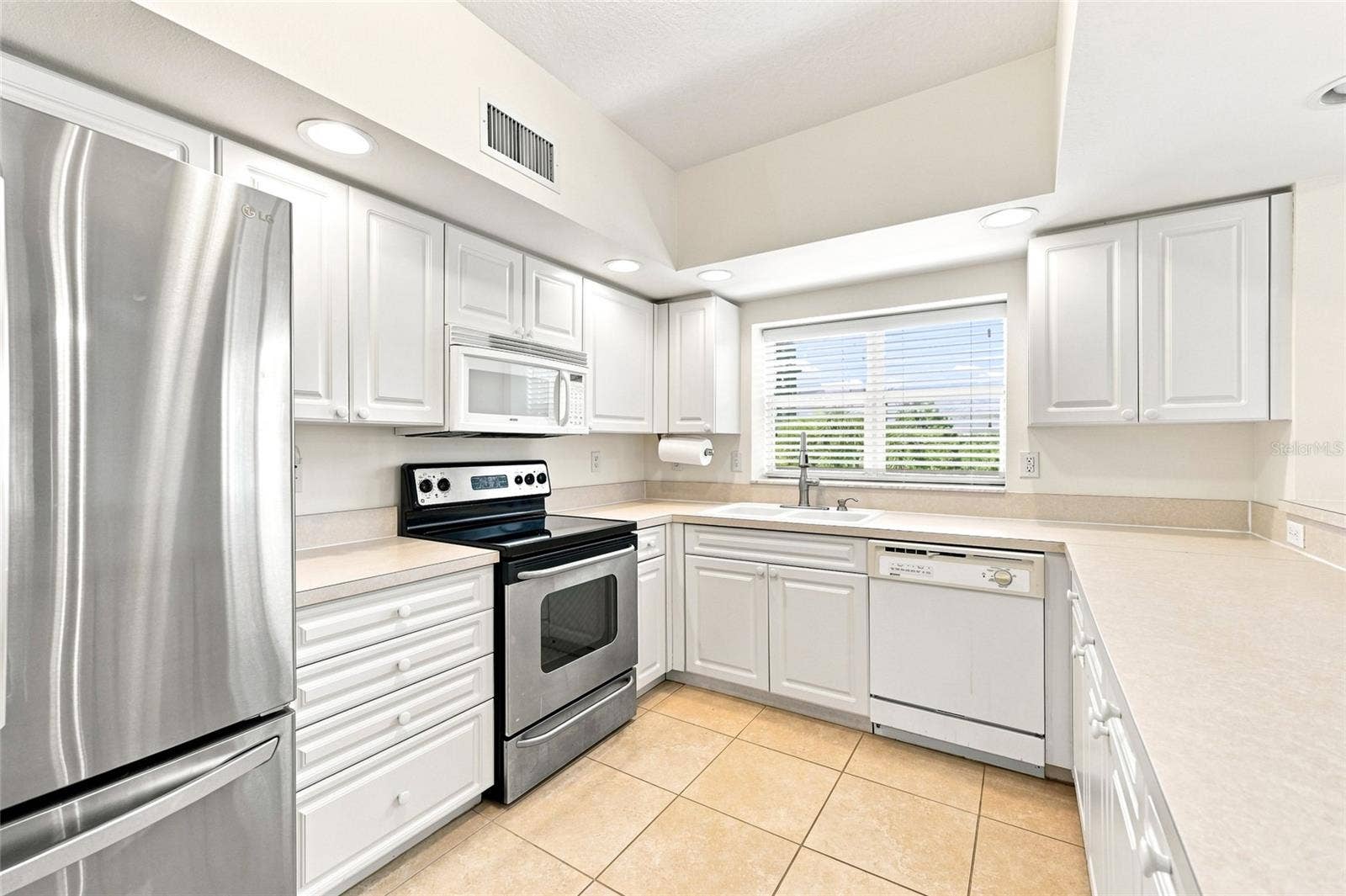 1200 COUNTRY CLUB DRIVE, #4201, Largo, FL 33771 1200 COUNTRY CLUB DRIVE, #4201, Largo, FL 33771