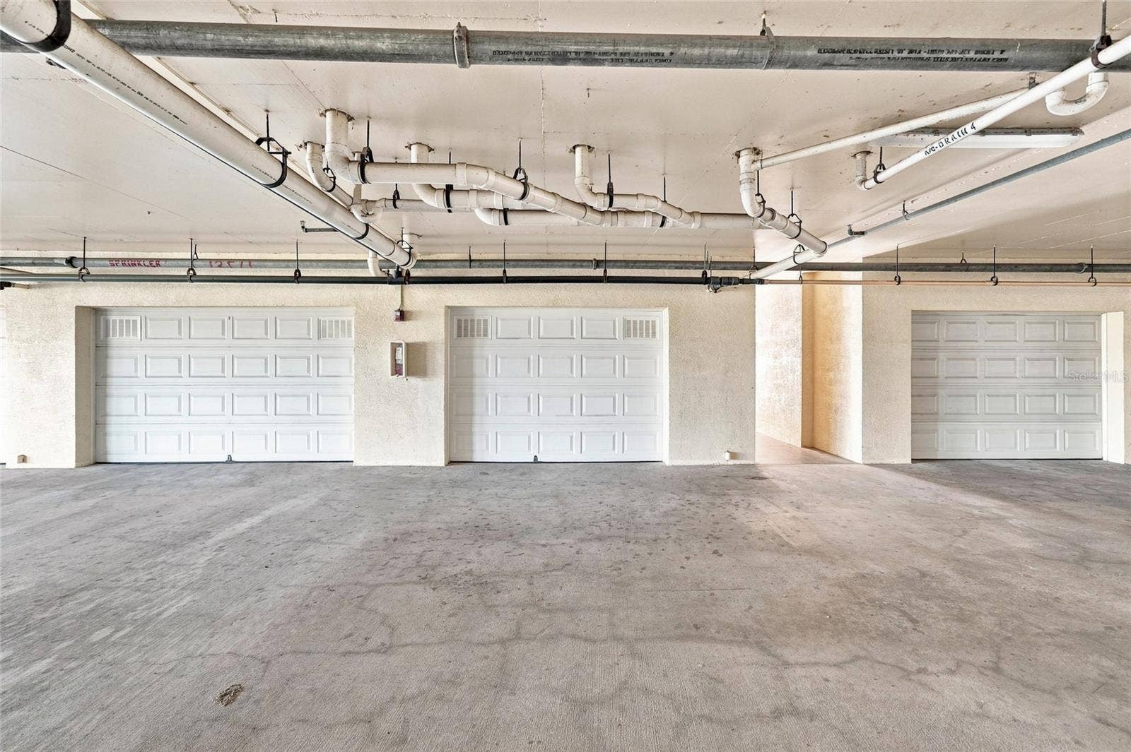 1200 COUNTRY CLUB DRIVE, #4201, Largo, FL 33771 Private Garage