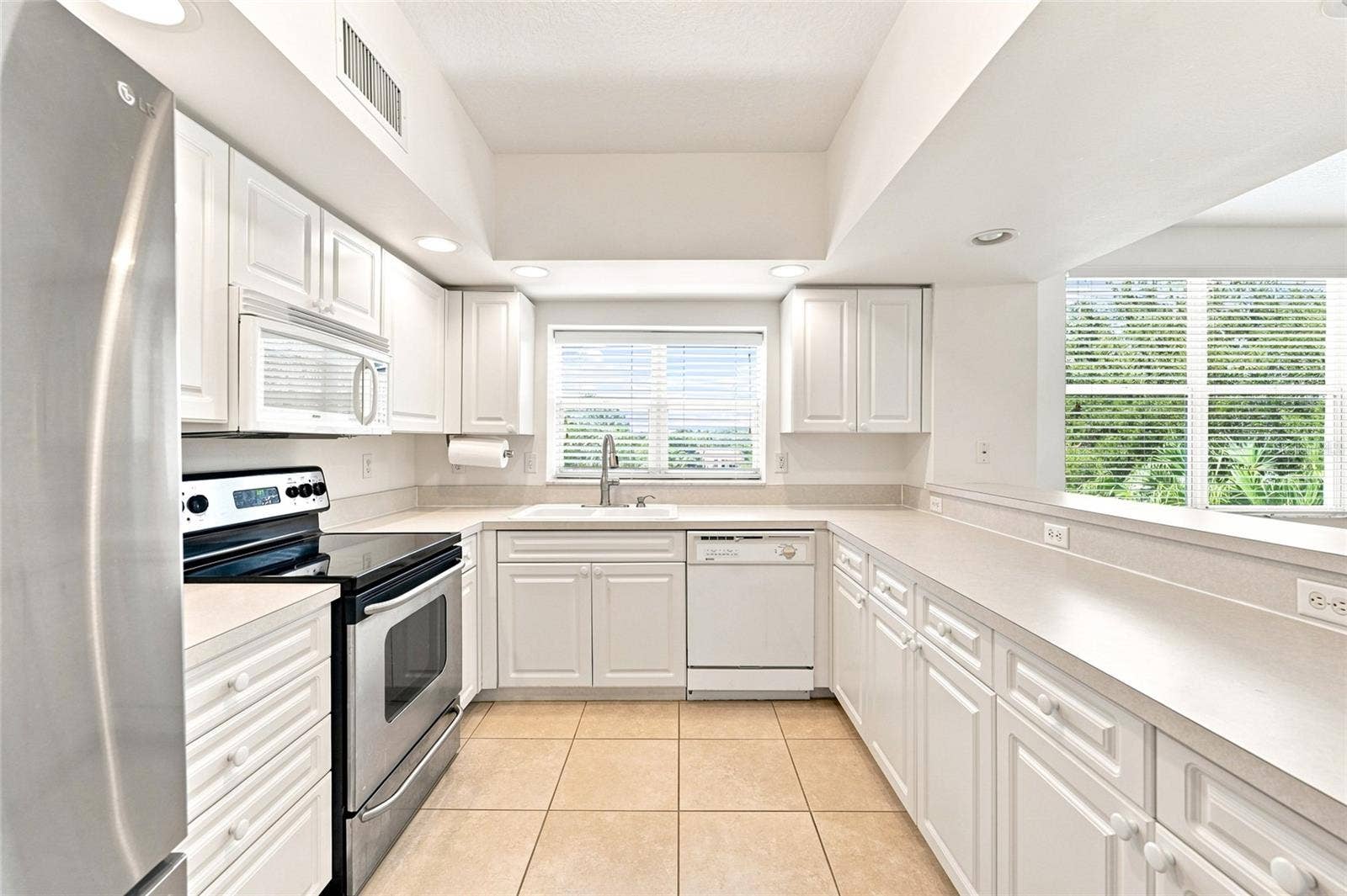 1200 COUNTRY CLUB DRIVE, #4201, Largo, FL 33771 1200 COUNTRY CLUB DRIVE, #4201, Largo, FL 33771