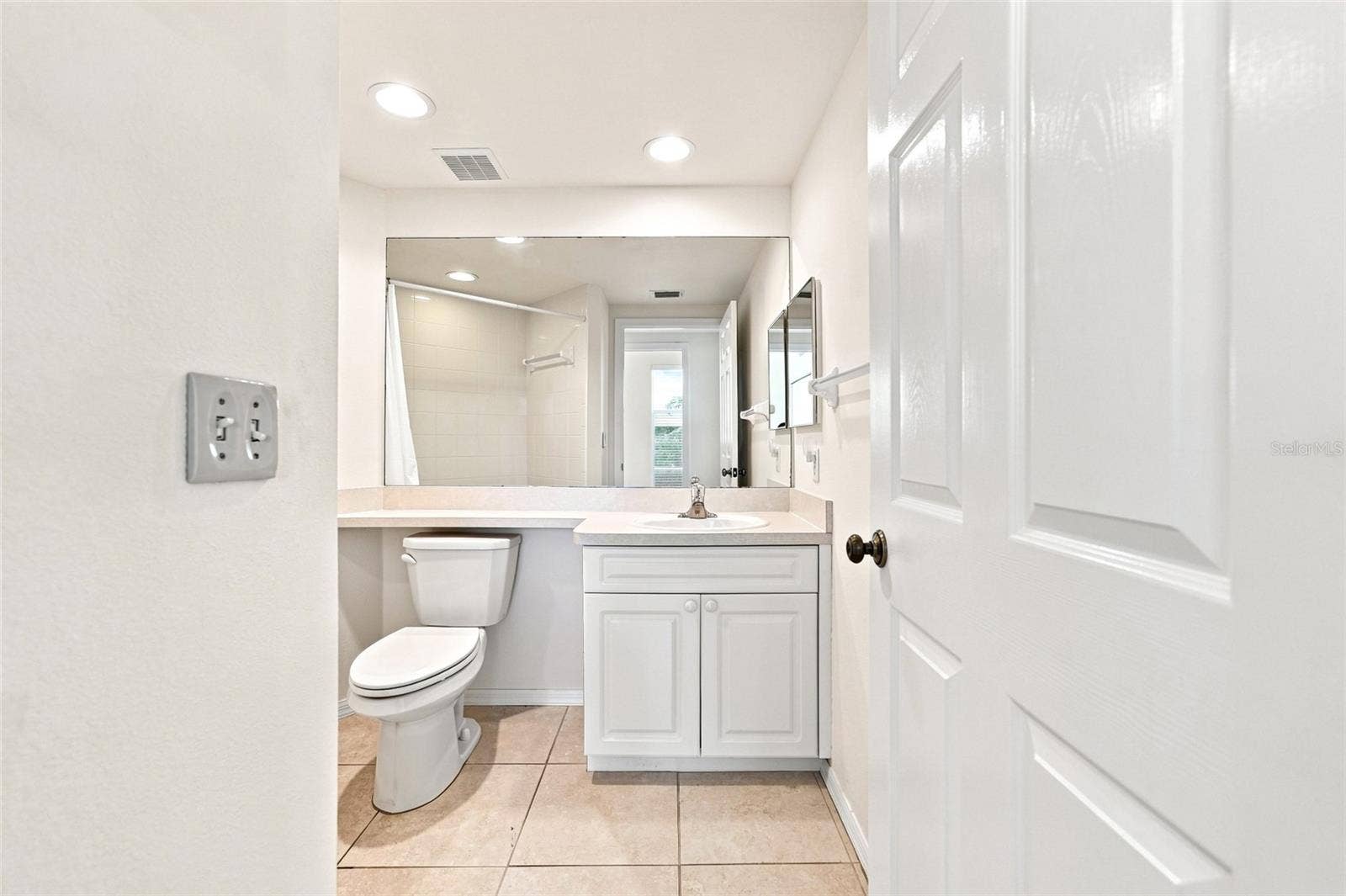1200 COUNTRY CLUB DRIVE, #4201, Largo, FL 33771 Bathroom 2