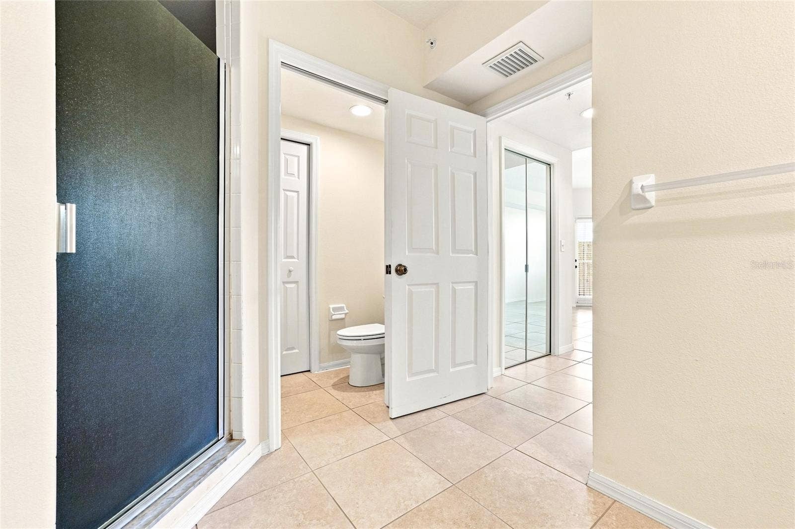 1200 COUNTRY CLUB DRIVE, #4201, Largo, FL 33771 Primary Bathroom