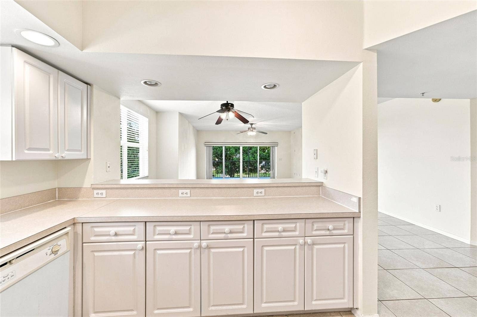 1200 COUNTRY CLUB DRIVE, #4201, Largo, FL 33771 1200 COUNTRY CLUB DRIVE, #4201, Largo, FL 33771