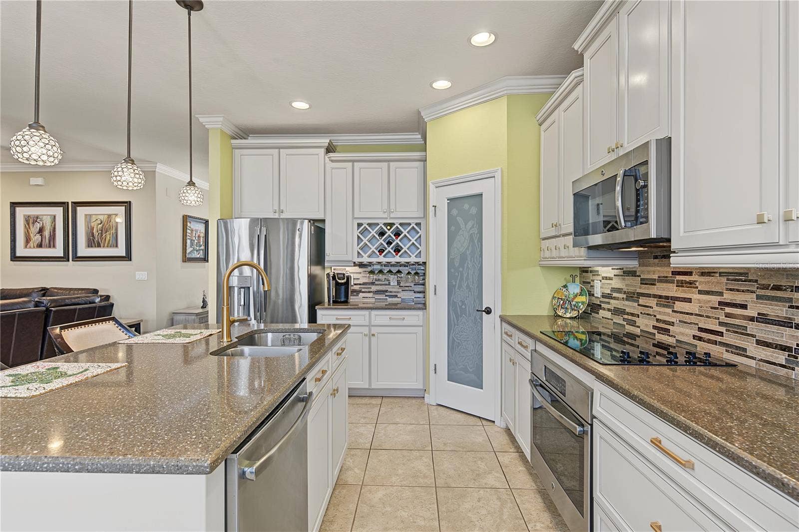 29145 GRASS BUNKER DRIVE, San Antonio, FL 33576 Light, bright and open!
