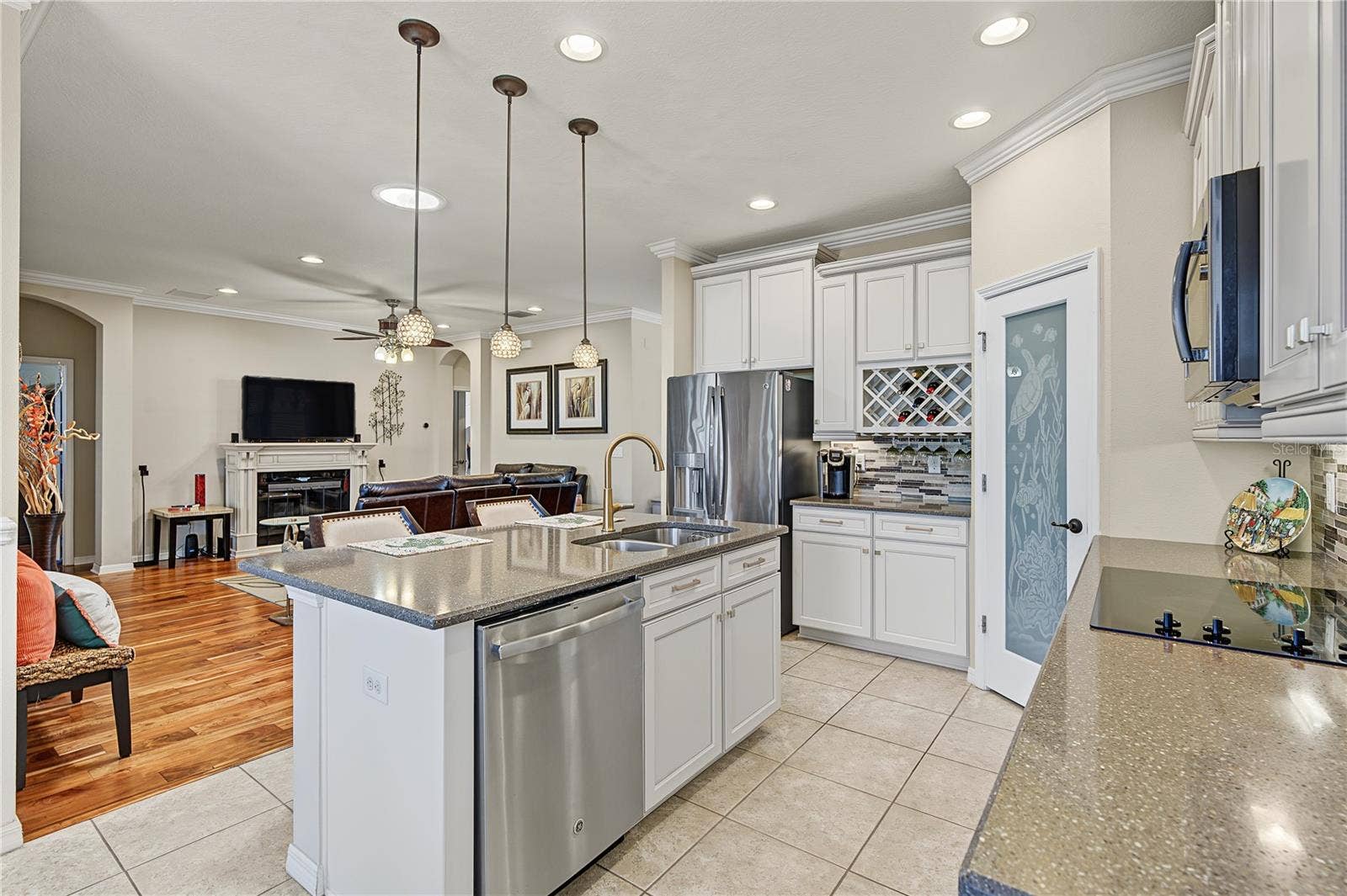 29145 GRASS BUNKER DRIVE, San Antonio, FL 33576 Center island with upgraded lighting