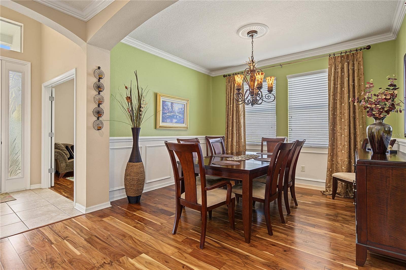 29145 GRASS BUNKER DRIVE, San Antonio, FL 33576 Architectural upgrades with wainscotting and crown molding