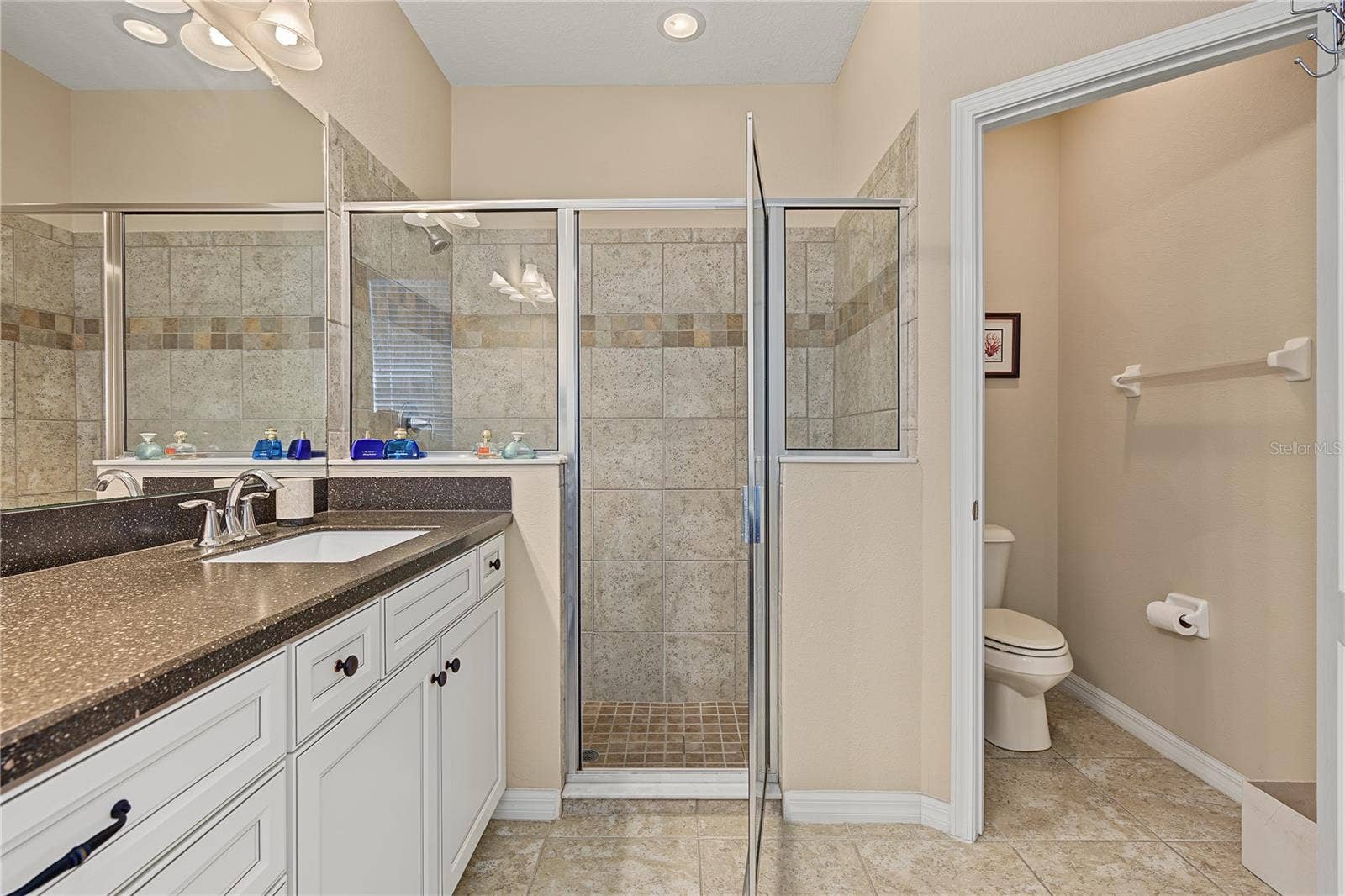 29145 GRASS BUNKER DRIVE, San Antonio, FL 33576 Bath ensuite with large shower and water closet