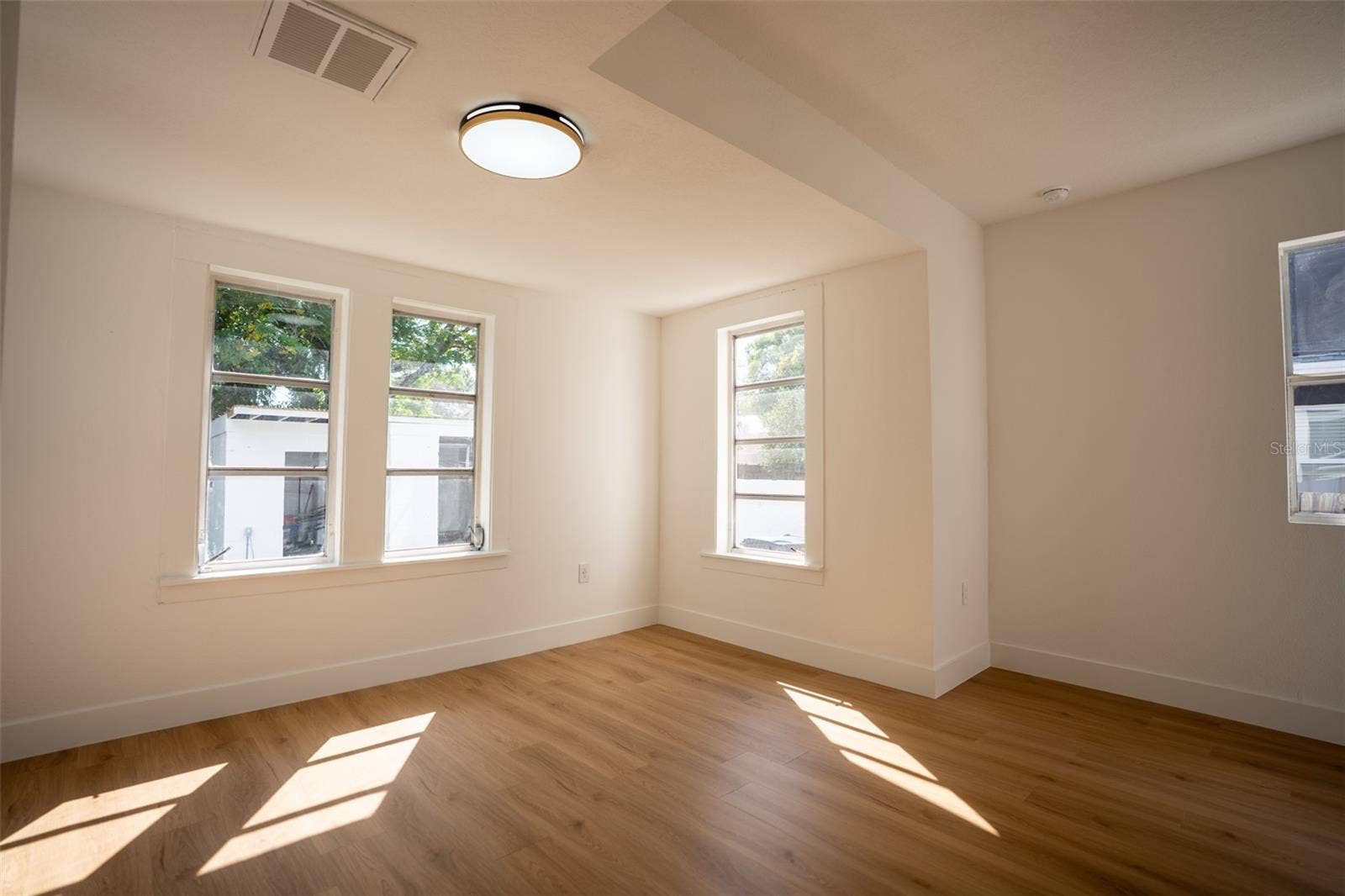 1209 E 18TH AVENUE, Tampa, FL 33605 1209 E 18TH AVENUE, Tampa, FL 33605