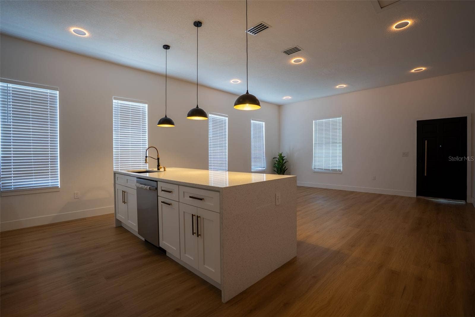 1209 E 18TH AVENUE, Tampa, FL 33605 1209 E 18TH AVENUE, Tampa, FL 33605