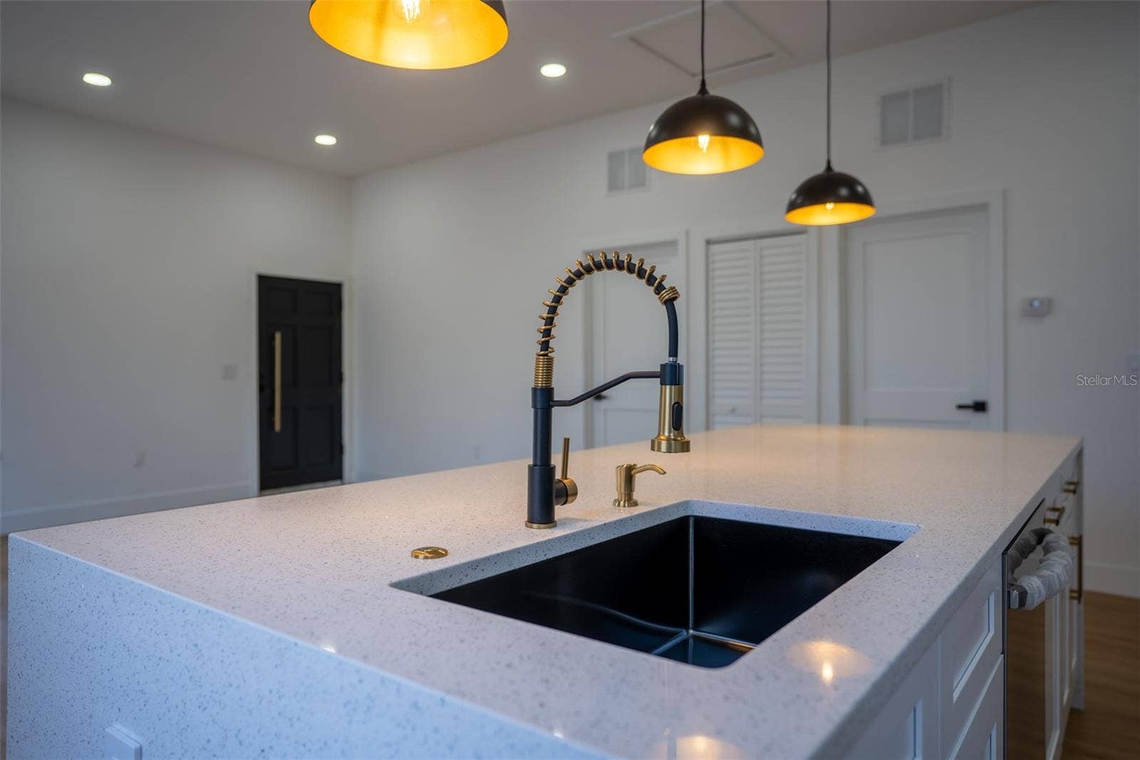 1209 E 18TH AVENUE, Tampa, FL 33605 1209 E 18TH AVENUE, Tampa, FL 33605