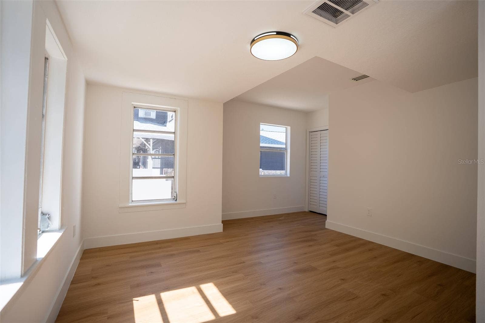 1209 E 18TH AVENUE, Tampa, FL 33605 1209 E 18TH AVENUE, Tampa, FL 33605