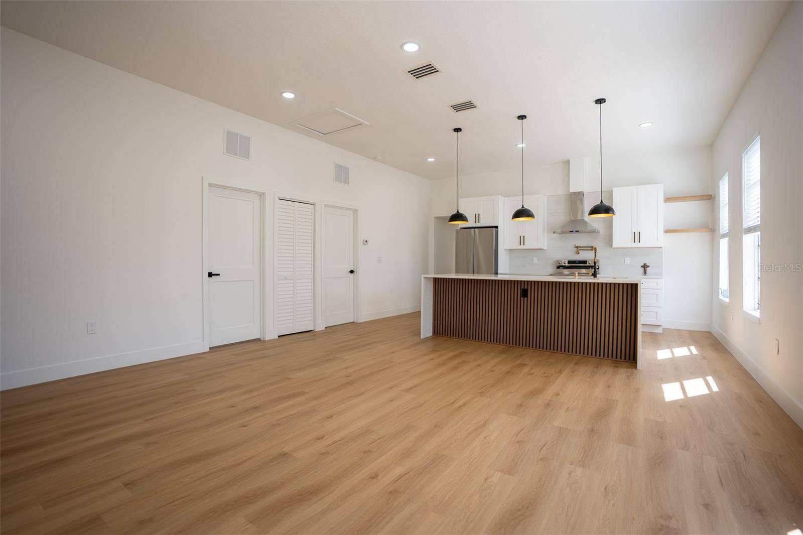 1209 E 18TH AVENUE, Tampa, FL 33605 1209 E 18TH AVENUE, Tampa, FL 33605