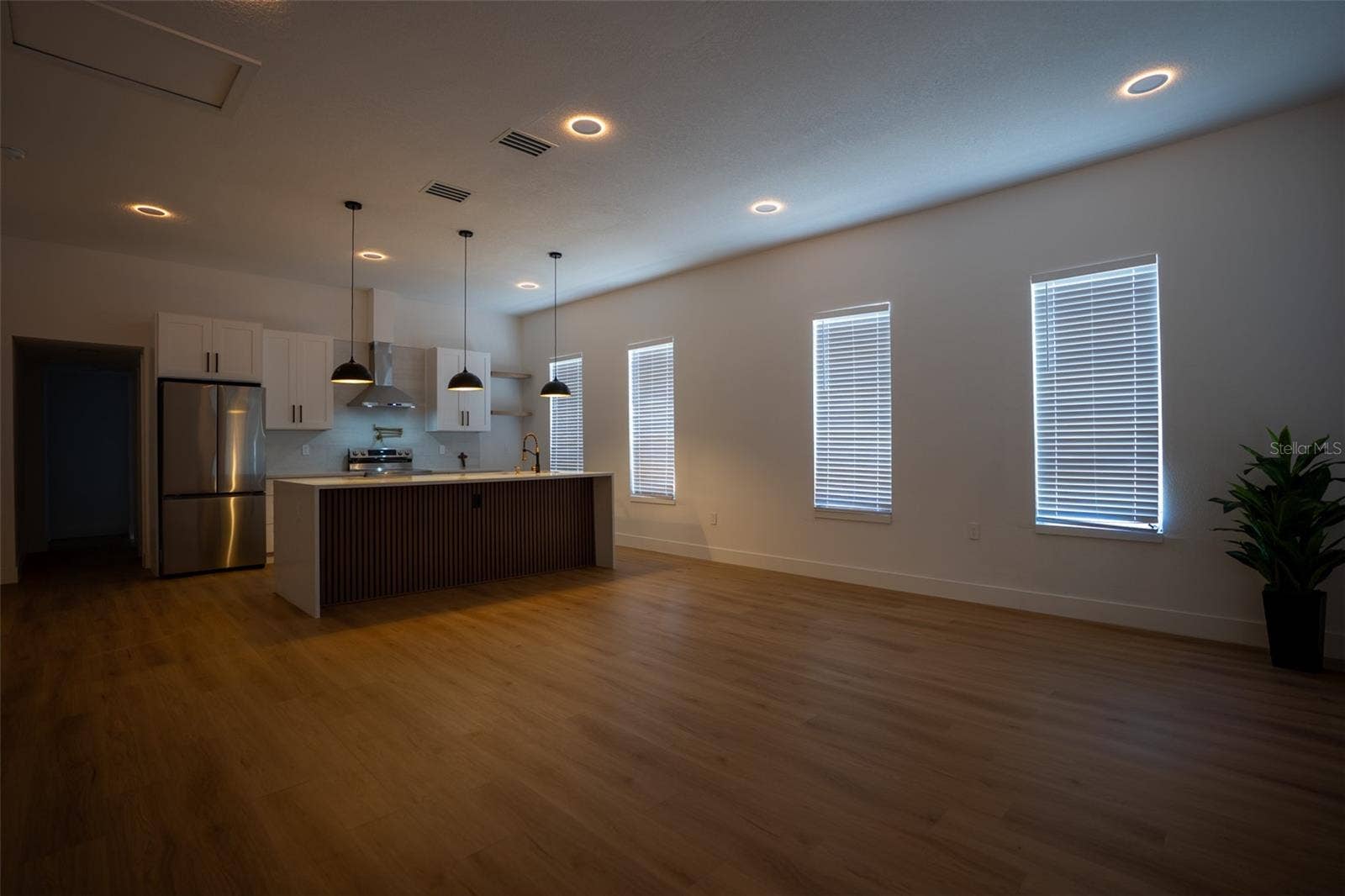 1209 E 18TH AVENUE, Tampa, FL 33605 1209 E 18TH AVENUE, Tampa, FL 33605