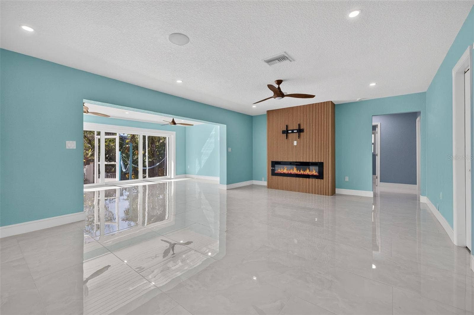 4643 BAY CREST DRIVE, Tampa, FL 33615 4643 BAY CREST DRIVE, Tampa, FL 33615