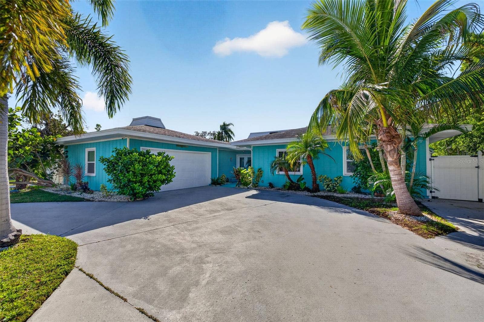 4643 BAY CREST DRIVE, Tampa, FL 33615 4643 BAY CREST DRIVE, Tampa, FL 33615