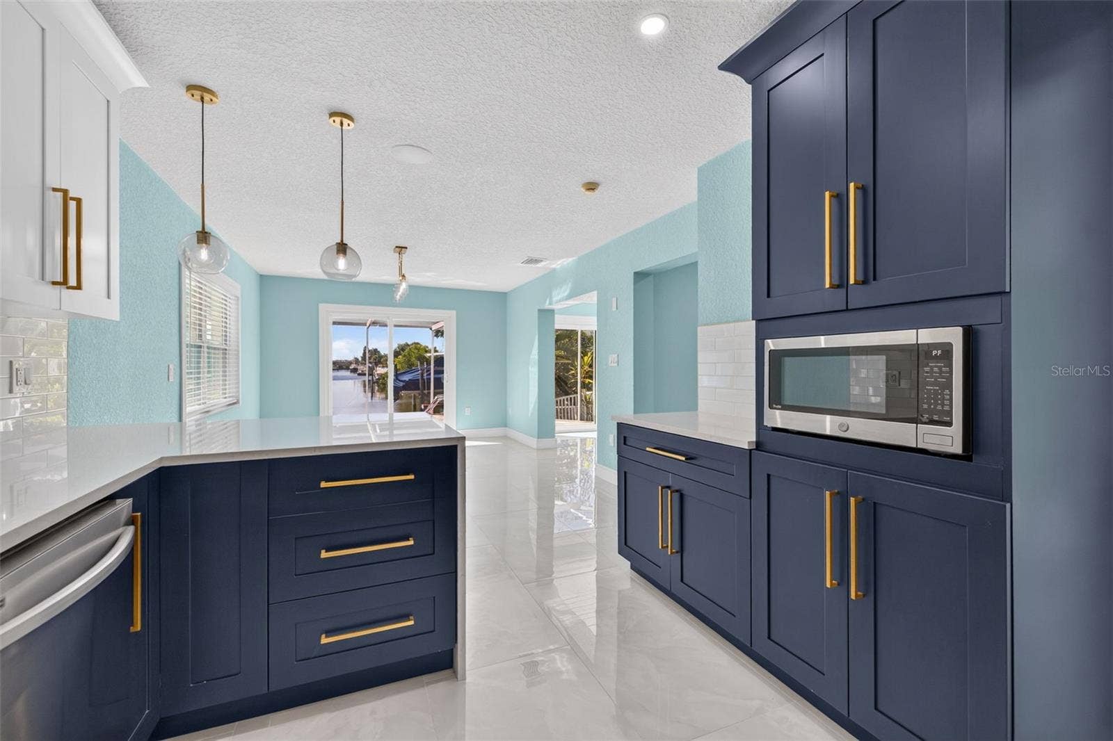 4643 BAY CREST DRIVE, Tampa, FL 33615 4643 BAY CREST DRIVE, Tampa, FL 33615