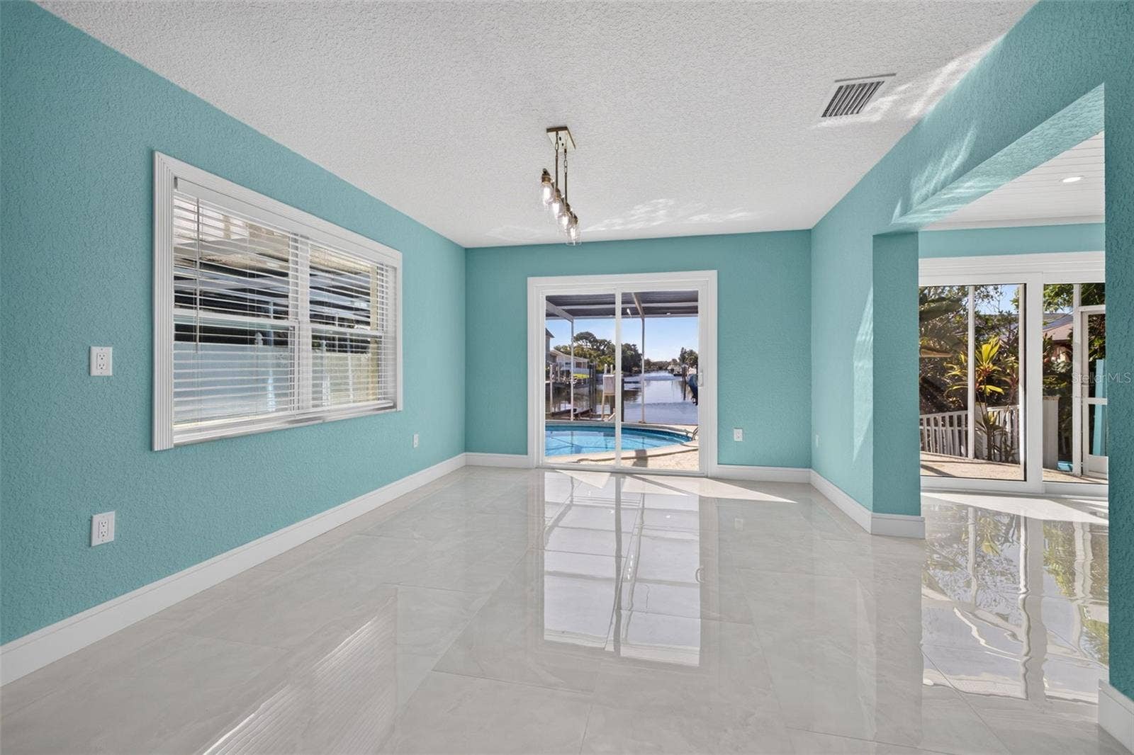 4643 BAY CREST DRIVE, Tampa, FL 33615 4643 BAY CREST DRIVE, Tampa, FL 33615