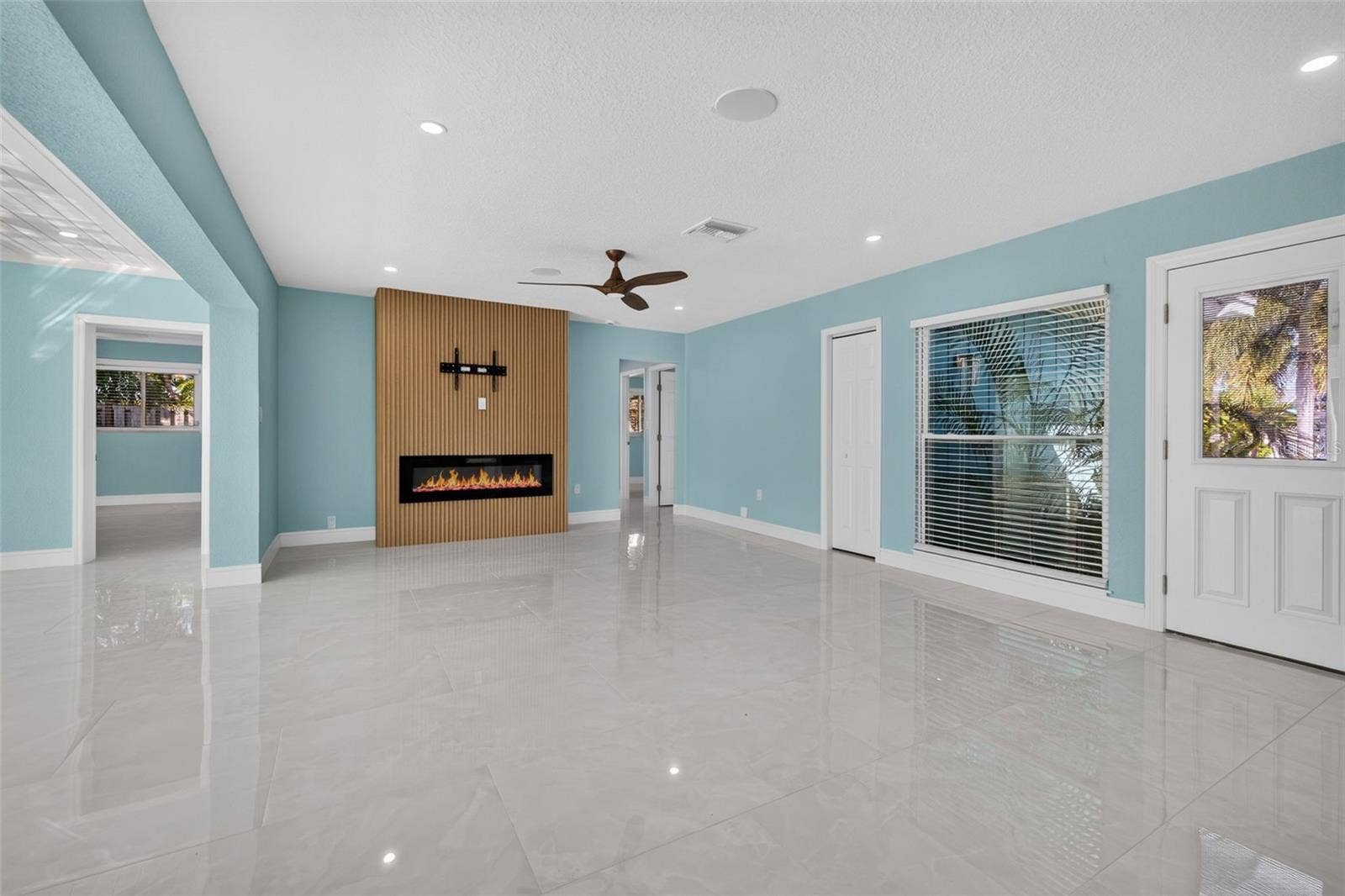 4643 BAY CREST DRIVE, Tampa, FL 33615 4643 BAY CREST DRIVE, Tampa, FL 33615
