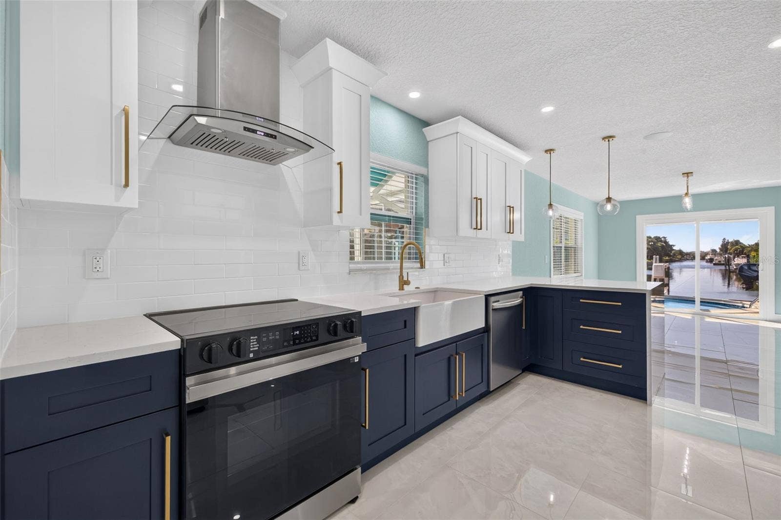 4643 BAY CREST DRIVE, Tampa, FL 33615 4643 BAY CREST DRIVE, Tampa, FL 33615