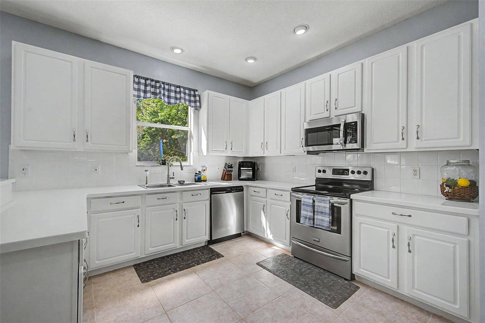 19266 FISHERMANS BEND DRIVE, Lutz, FL 33558 Kitchen