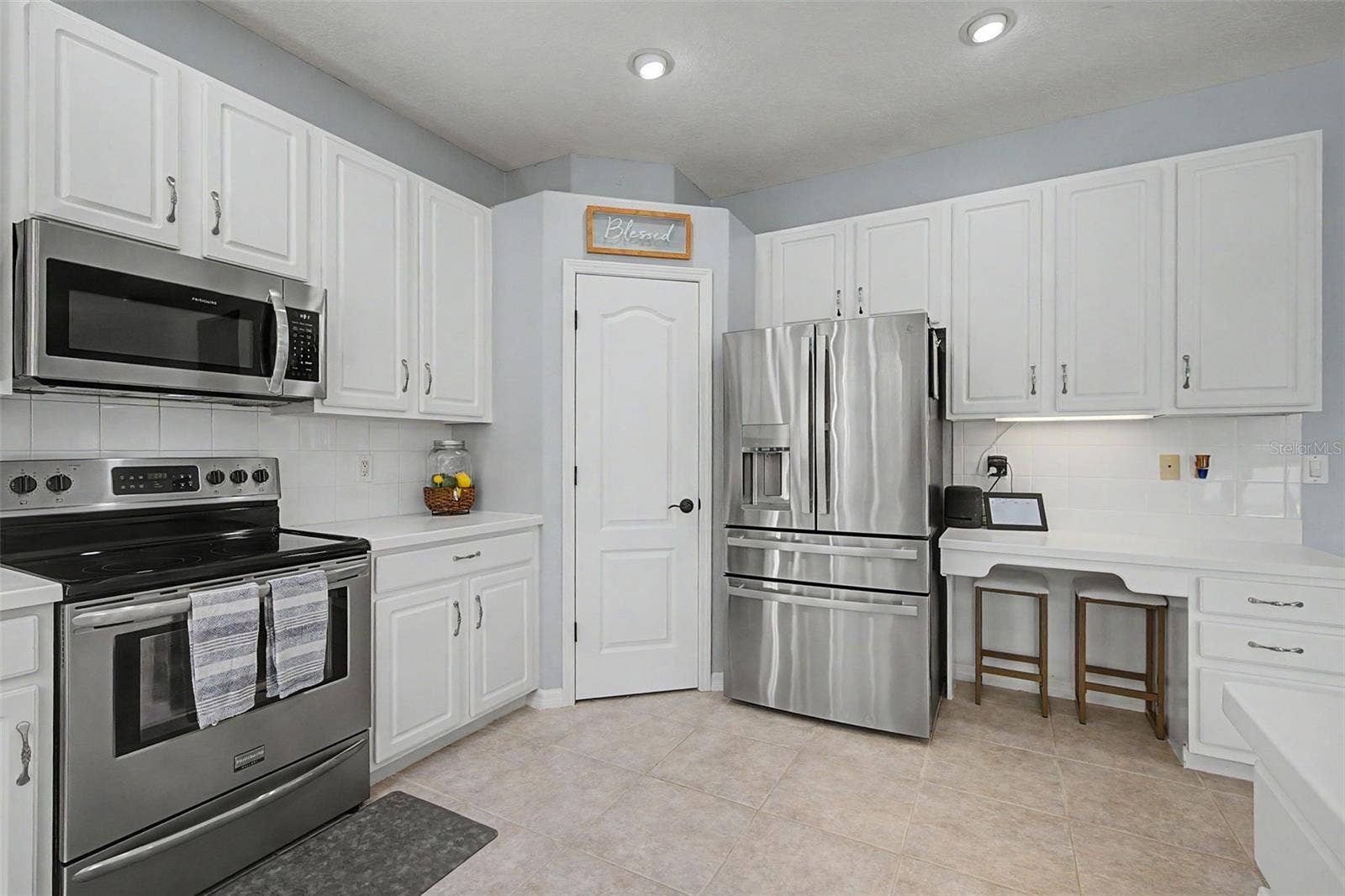 19266 FISHERMANS BEND DRIVE, Lutz, FL 33558 Kitchen