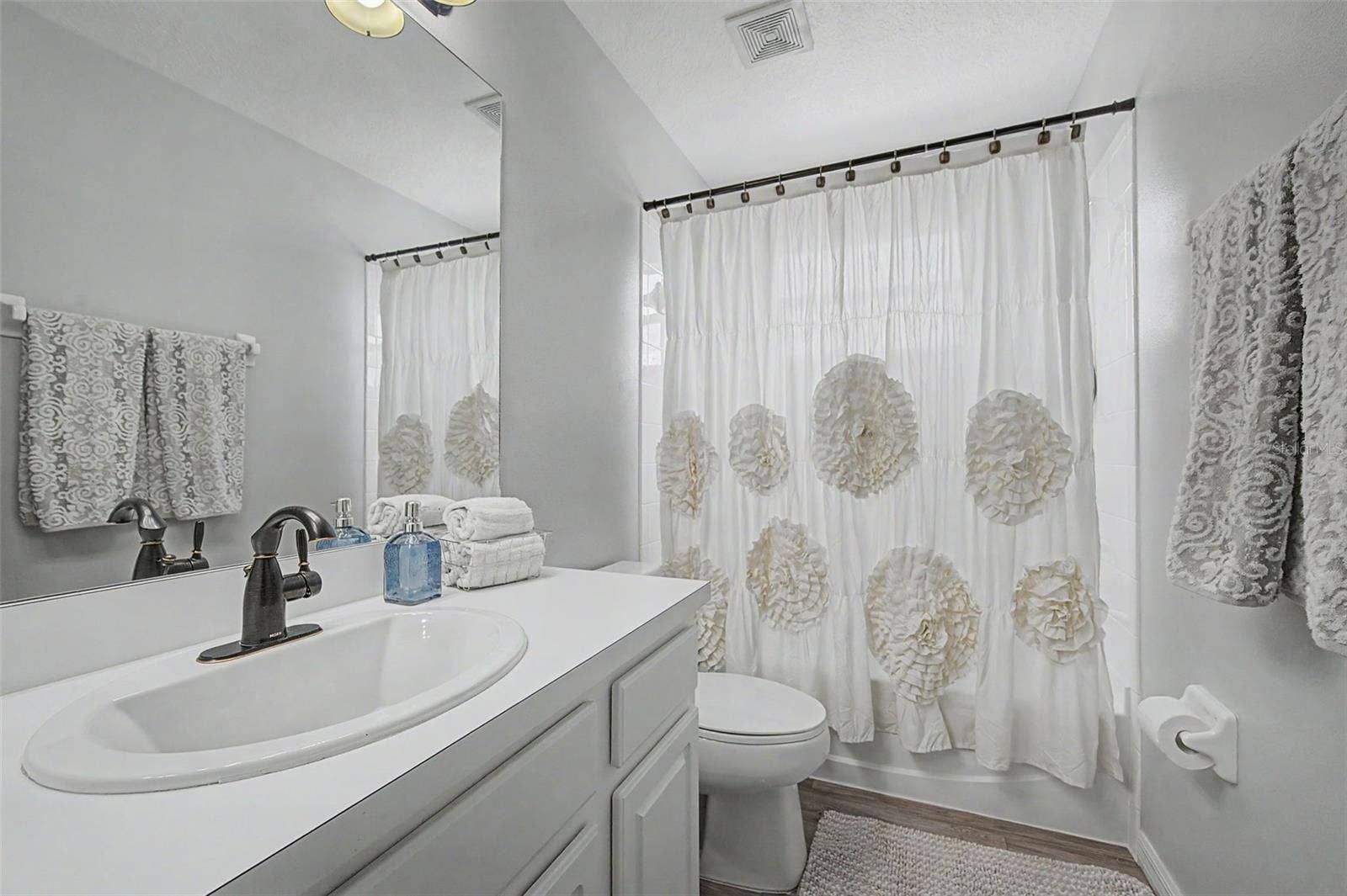 19266 FISHERMANS BEND DRIVE, Lutz, FL 33558 19266 FISHERMANS BEND DRIVE, Lutz, FL 33558