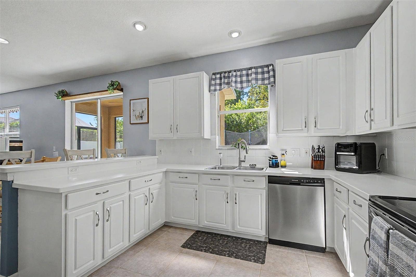 19266 FISHERMANS BEND DRIVE, Lutz, FL 33558 Kitchen