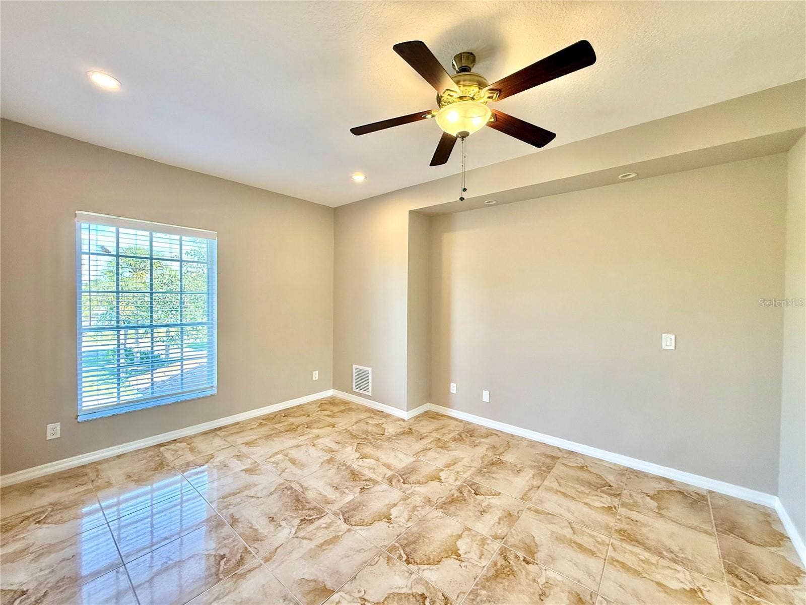 10334 LONGWOOD DRIVE, Seminole, FL 33777 10334 LONGWOOD DRIVE, Seminole, FL 33777