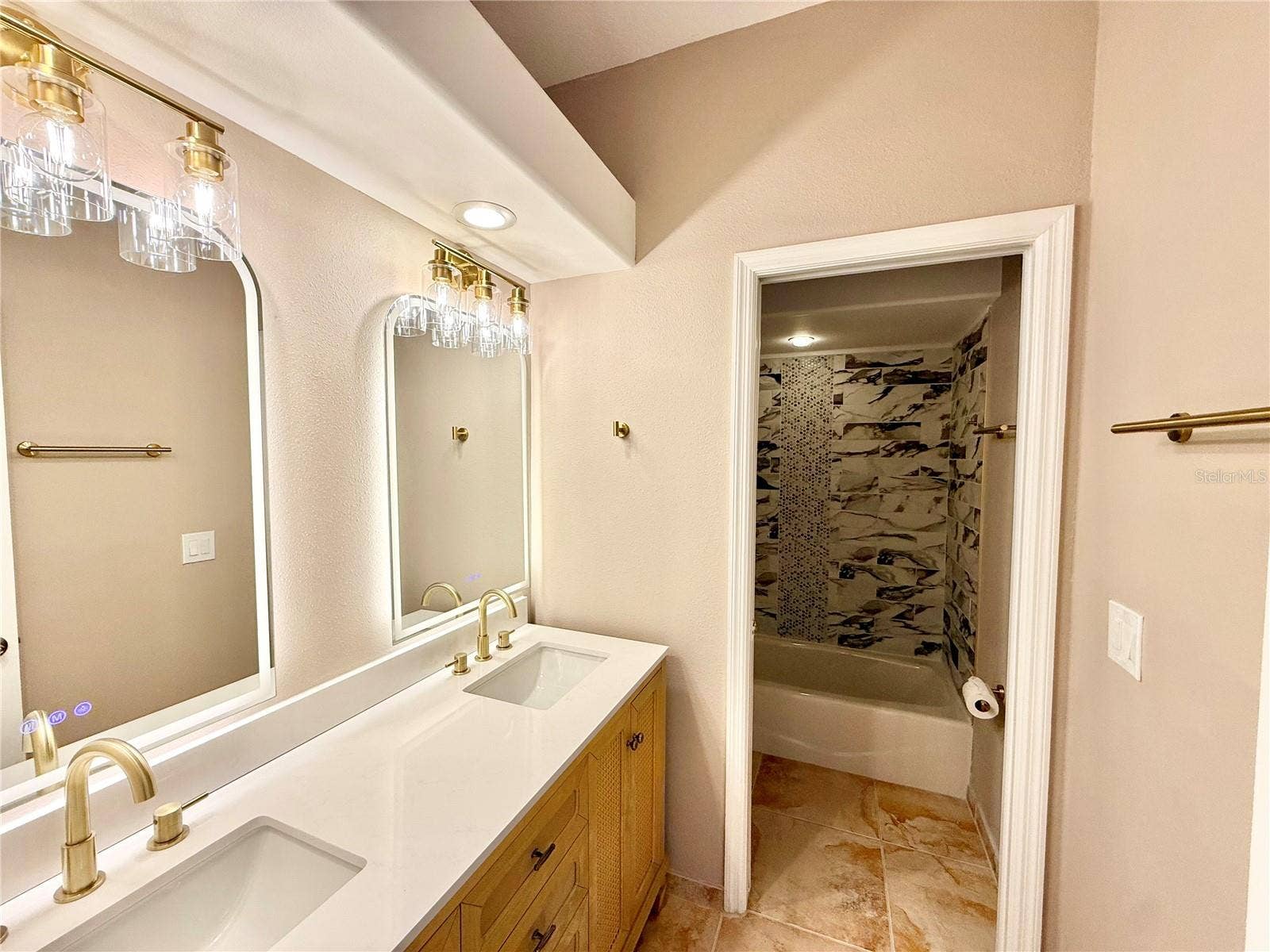 10334 LONGWOOD DRIVE, Seminole, FL 33777 10334 LONGWOOD DRIVE, Seminole, FL 33777