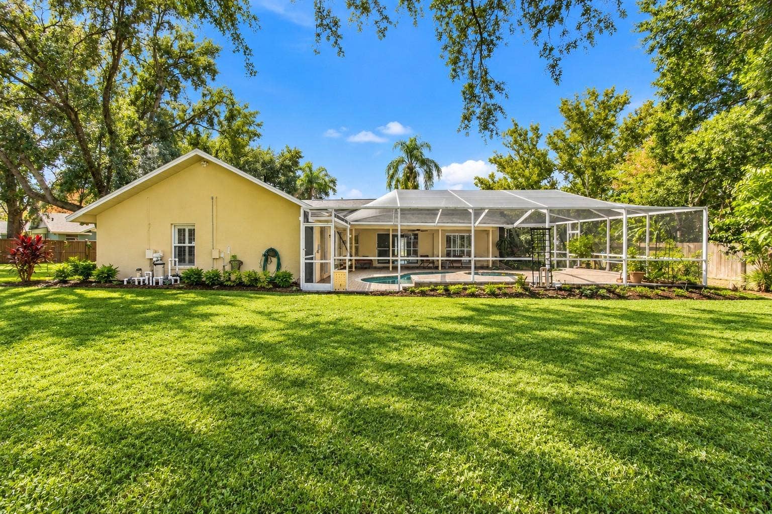 2202 GLEN MIST DRIVE, Valrico, FL 33594