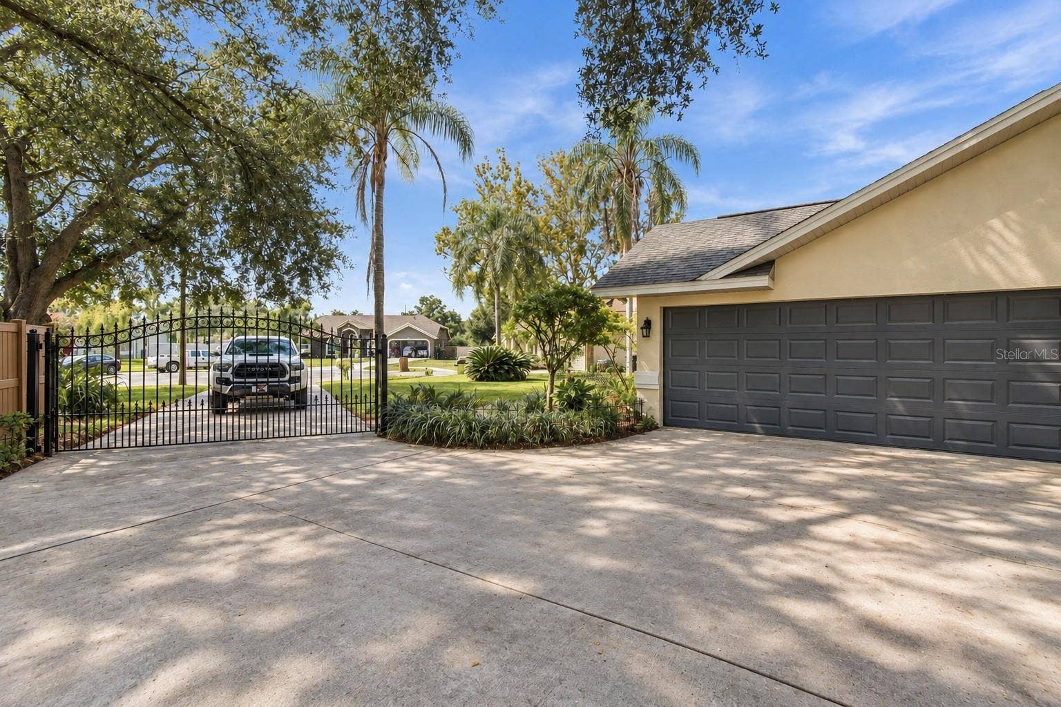 2202 GLEN MIST DRIVE, Valrico, FL 33594