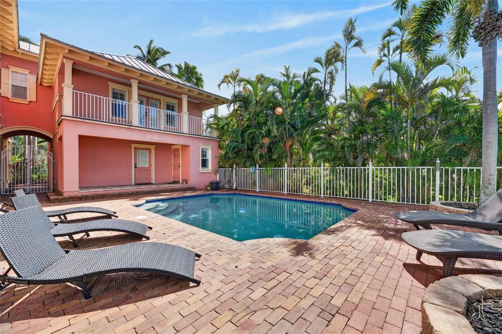 825 ISLEBAY DRIVE, Apollo Beach, FL 33572 825 ISLEBAY DRIVE, Apollo Beach, FL 33572