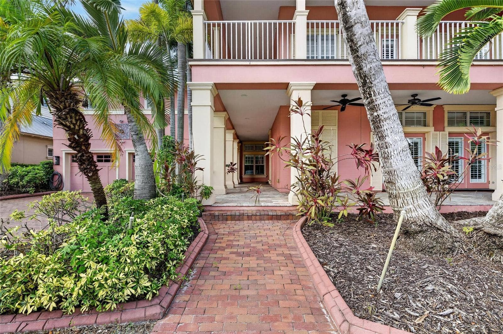 825 ISLEBAY DRIVE, Apollo Beach, FL 33572 825 ISLEBAY DRIVE, Apollo Beach, FL 33572